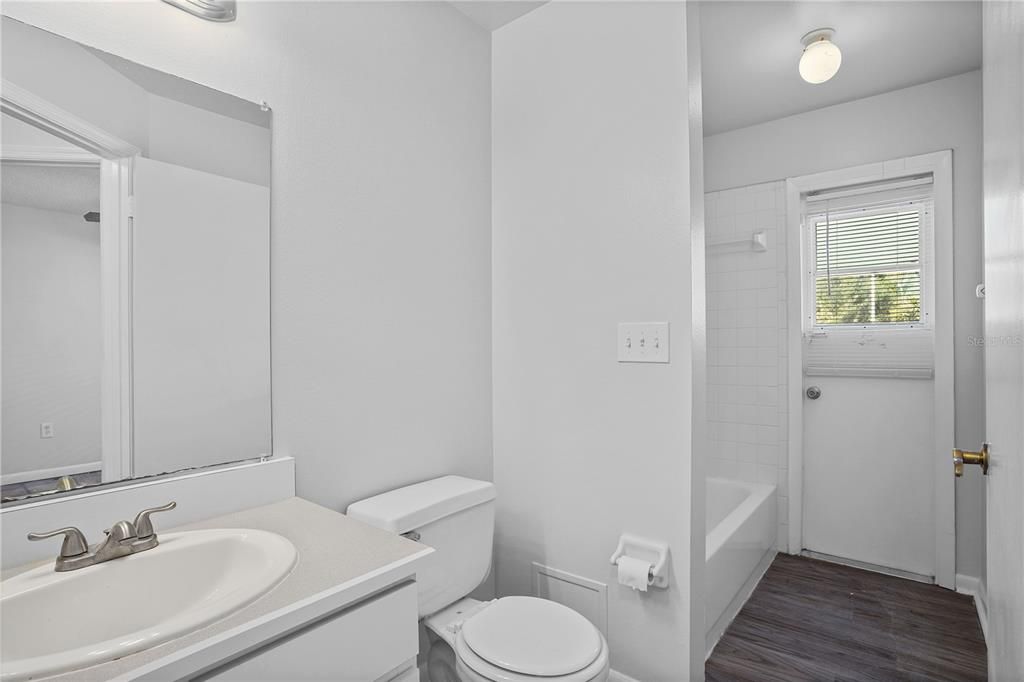 合同活跃: $349,900 (3 贝兹, 2 浴室, 1393 平方英尺)