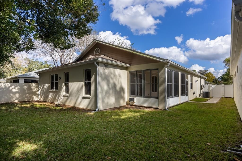 Под контрактом: $279,900 (2 спален, 2 ванн, 1574 Квадратных фут)