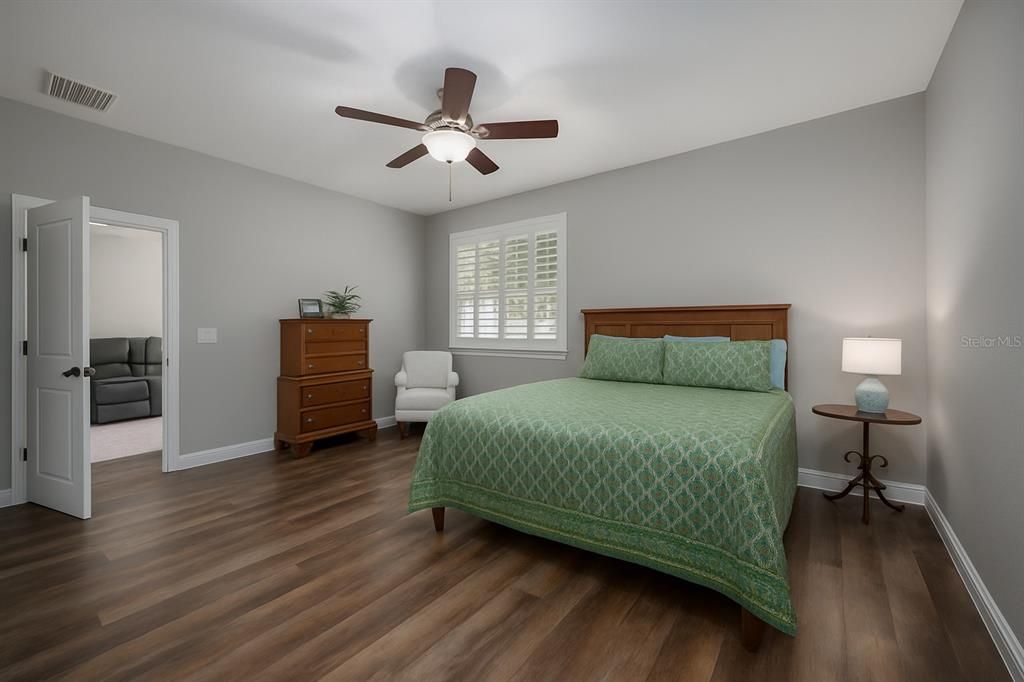 Под контрактом: $279,900 (2 спален, 2 ванн, 1574 Квадратных фут)