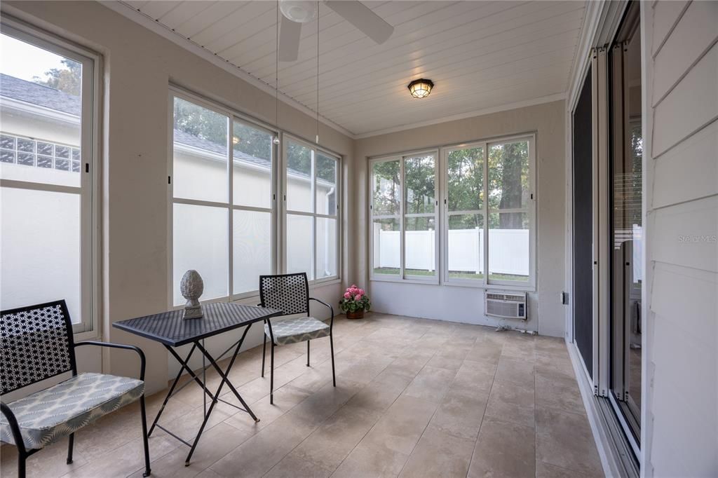 Под контрактом: $279,900 (2 спален, 2 ванн, 1574 Квадратных фут)