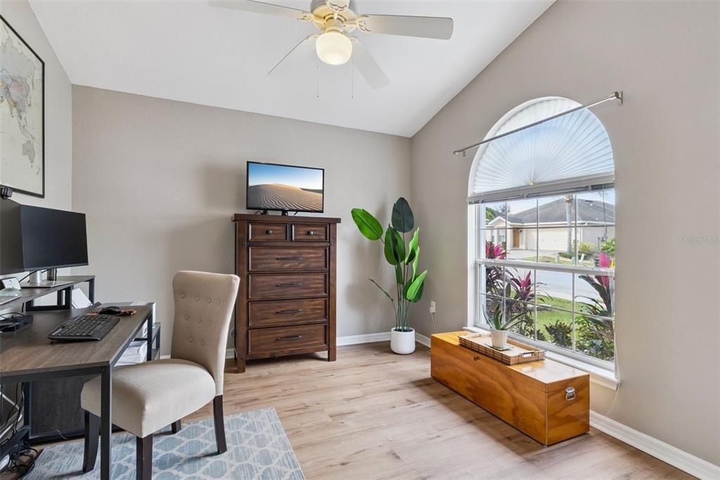 Под контрактом: $365,000 (4 спален, 2 ванн, 1440 Квадратных фут)