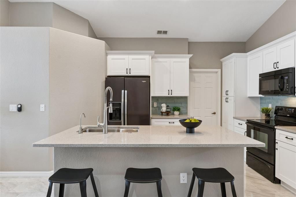 Под контрактом: $365,000 (4 спален, 2 ванн, 1440 Квадратных фут)