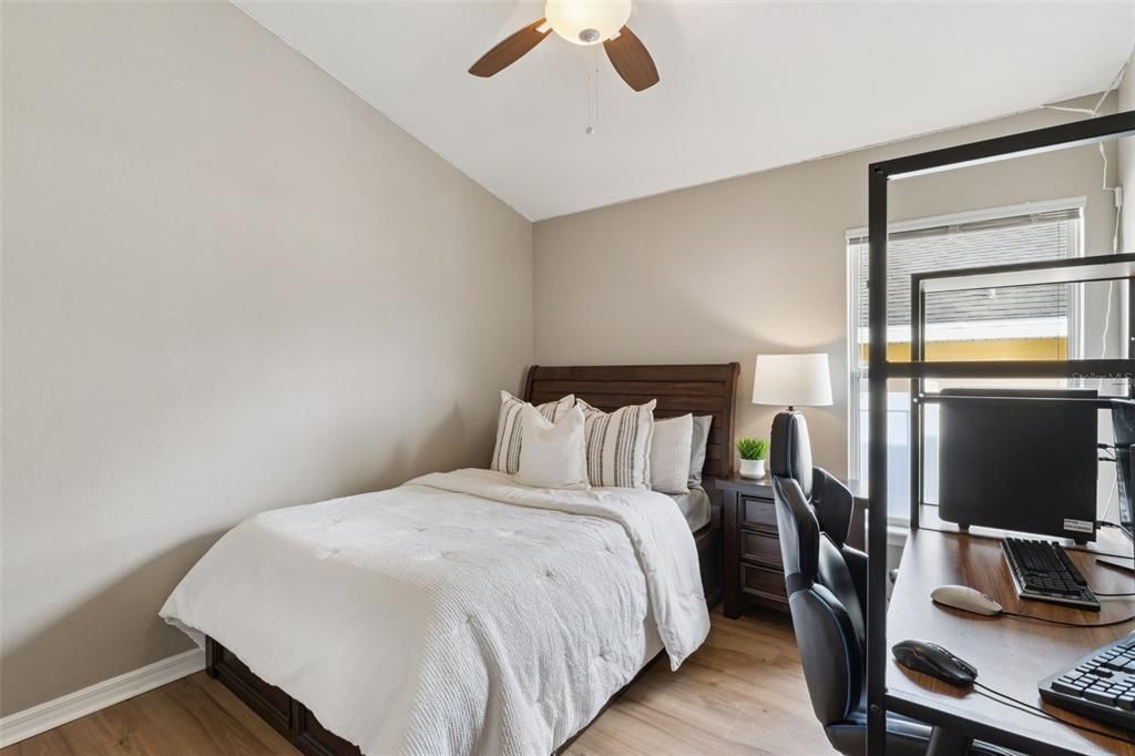 Под контрактом: $365,000 (4 спален, 2 ванн, 1440 Квадратных фут)