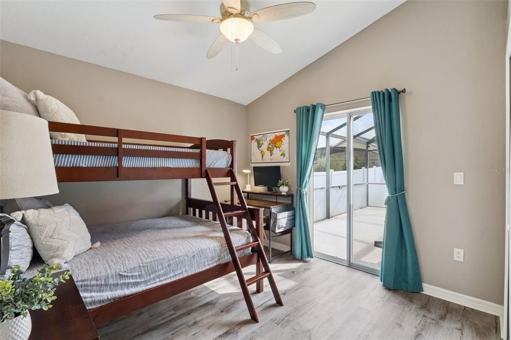 Под контрактом: $365,000 (4 спален, 2 ванн, 1440 Квадратных фут)