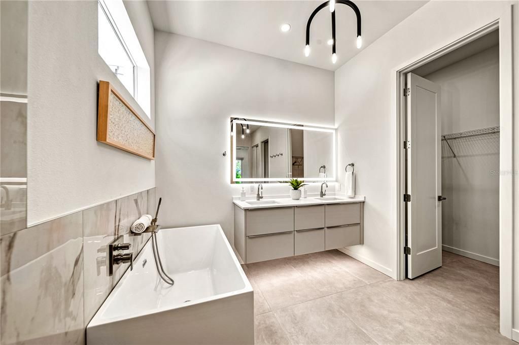 For Sale: $2,290,000 (5 beds, 5 baths, 3334 Square Feet)