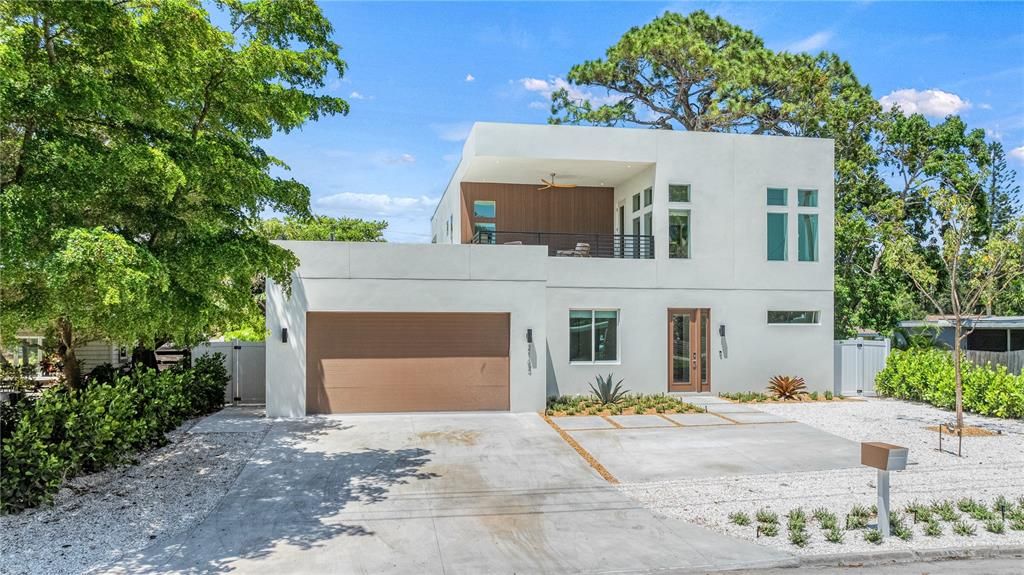 For Sale: $2,290,000 (5 beds, 5 baths, 3334 Square Feet)