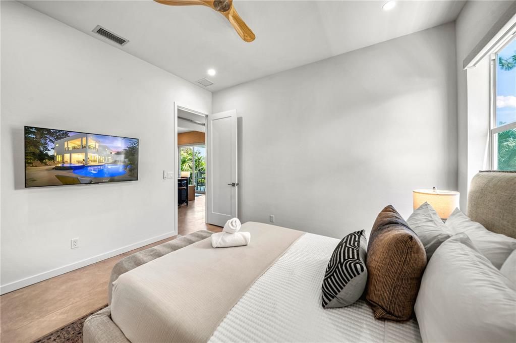 For Sale: $2,290,000 (5 beds, 5 baths, 3334 Square Feet)