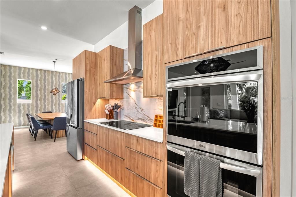 For Sale: $2,290,000 (5 beds, 5 baths, 3334 Square Feet)