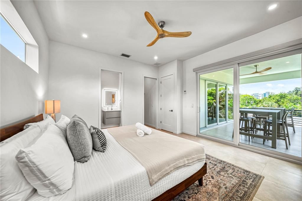 For Sale: $2,290,000 (5 beds, 5 baths, 3334 Square Feet)