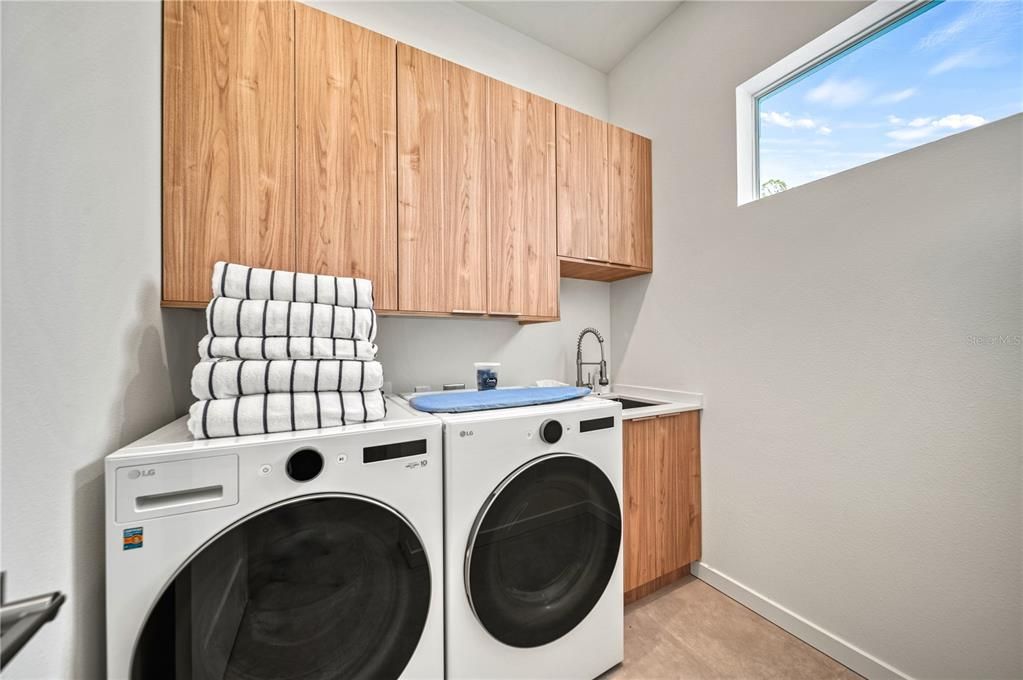 For Sale: $2,290,000 (5 beds, 5 baths, 3334 Square Feet)