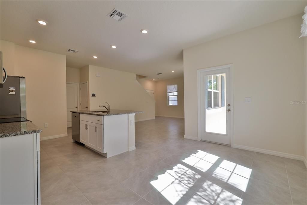 Active With Contract: $324,000 (3 beds, 2 baths, 1672 Square Feet)