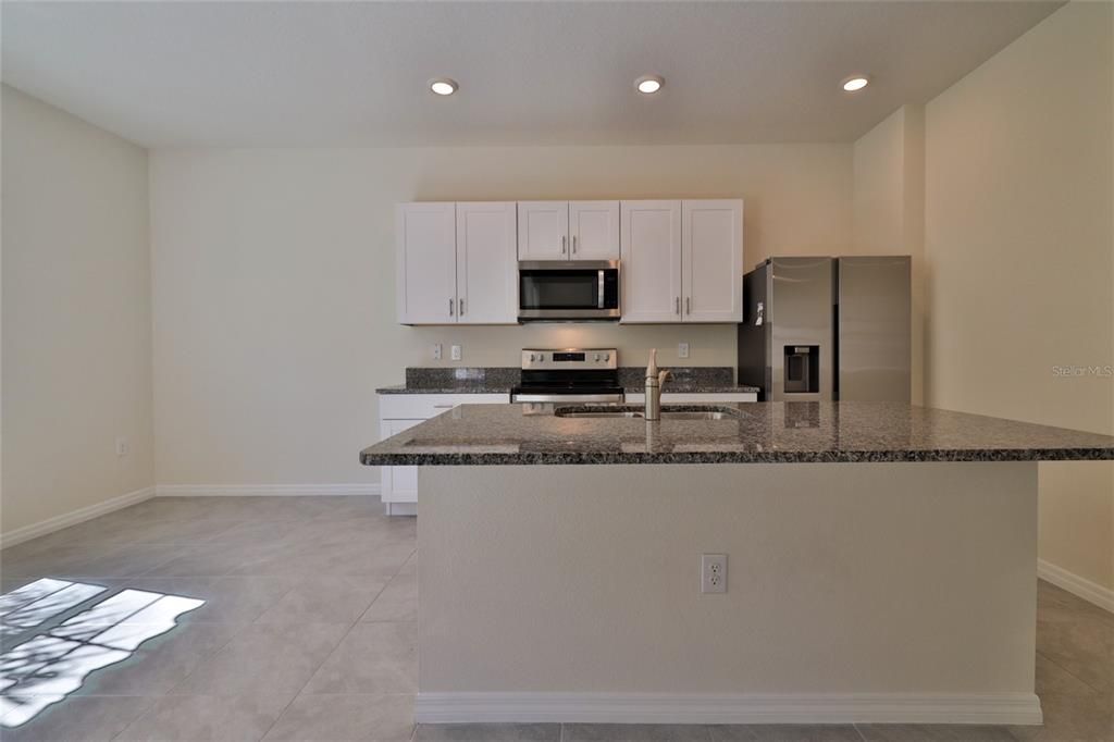 Active With Contract: $324,000 (3 beds, 2 baths, 1672 Square Feet)