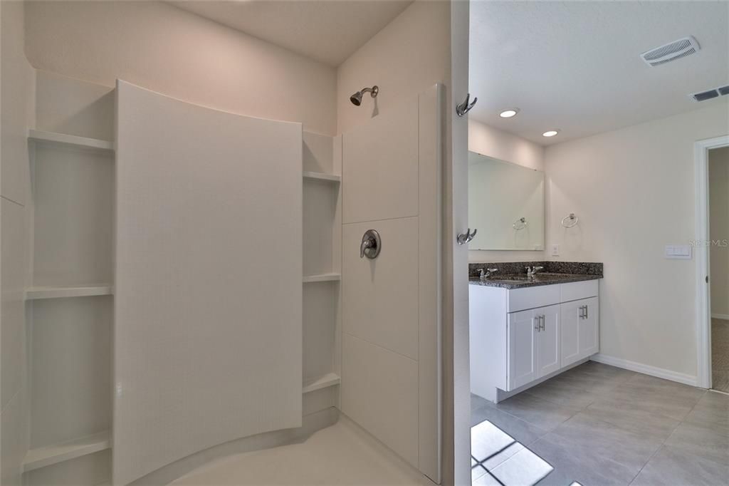 Active With Contract: $324,000 (3 beds, 2 baths, 1672 Square Feet)