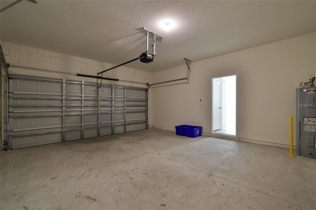 Active With Contract: $324,000 (3 beds, 2 baths, 1672 Square Feet)