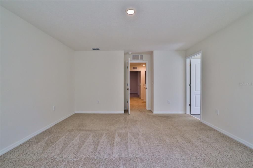 Active With Contract: $324,000 (3 beds, 2 baths, 1672 Square Feet)