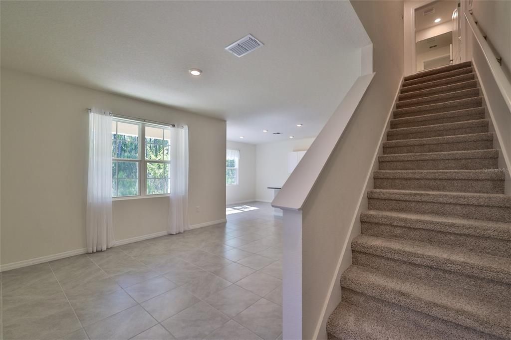 Active With Contract: $324,000 (3 beds, 2 baths, 1672 Square Feet)