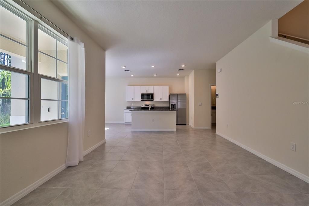 Active With Contract: $324,000 (3 beds, 2 baths, 1672 Square Feet)