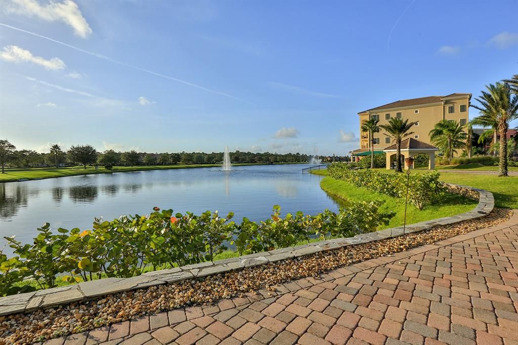 Active With Contract: $324,000 (3 beds, 2 baths, 1672 Square Feet)