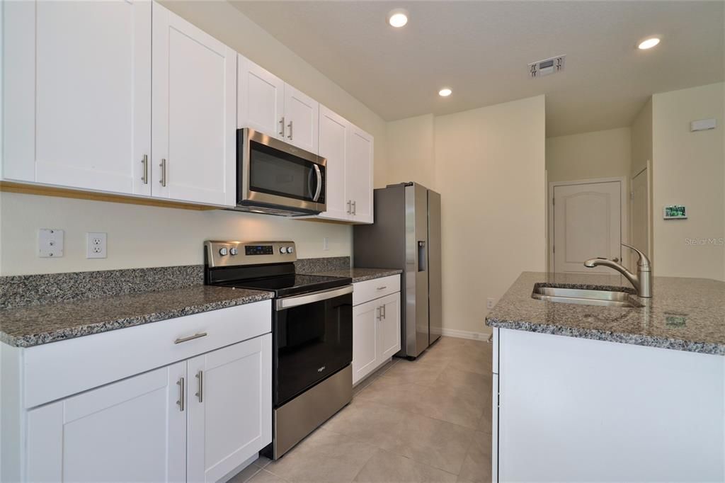 Active With Contract: $324,000 (3 beds, 2 baths, 1672 Square Feet)