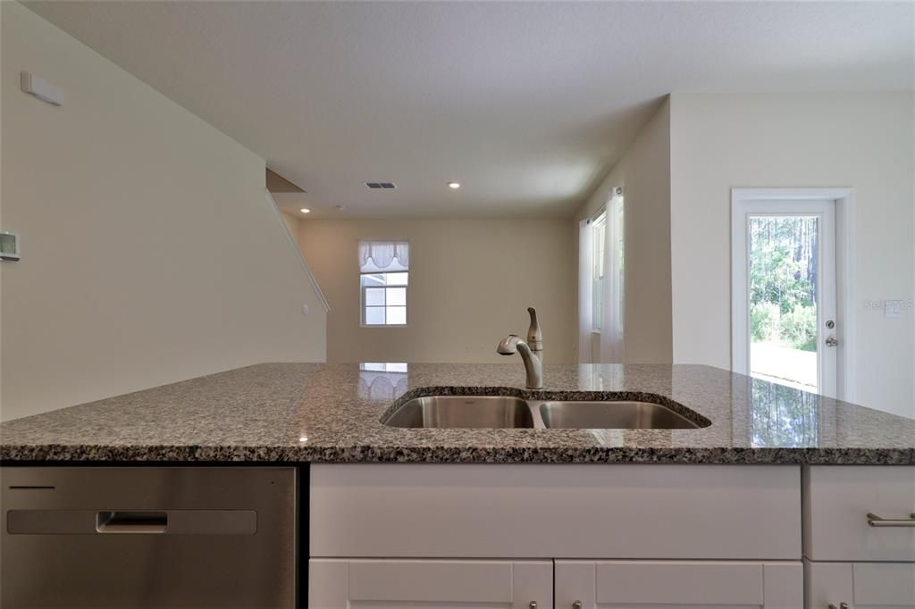 Active With Contract: $324,000 (3 beds, 2 baths, 1672 Square Feet)