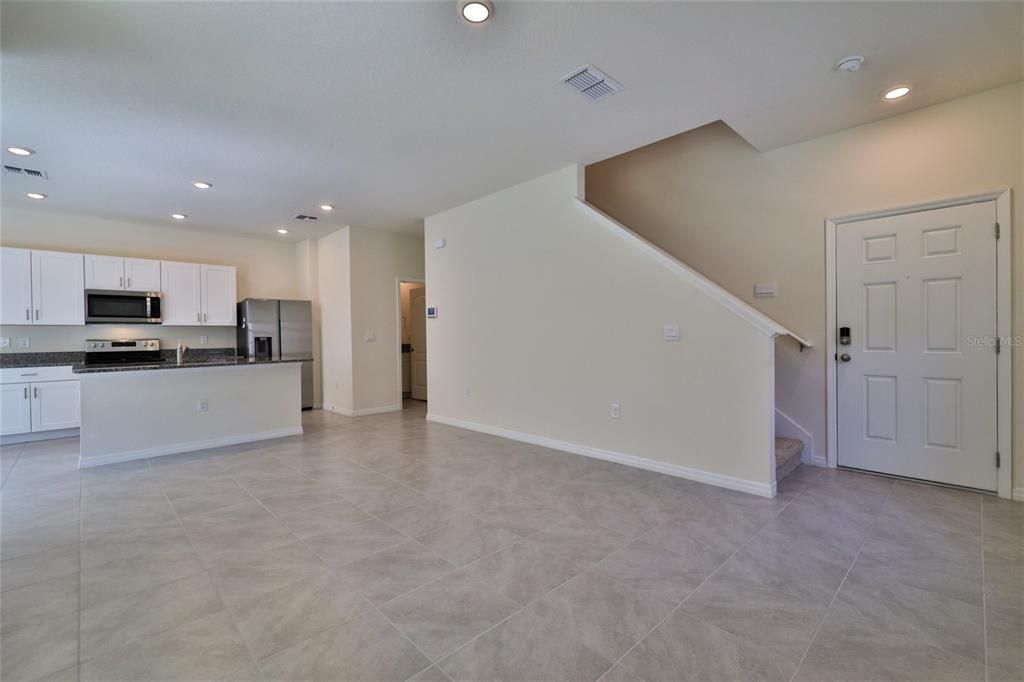 Active With Contract: $324,000 (3 beds, 2 baths, 1672 Square Feet)