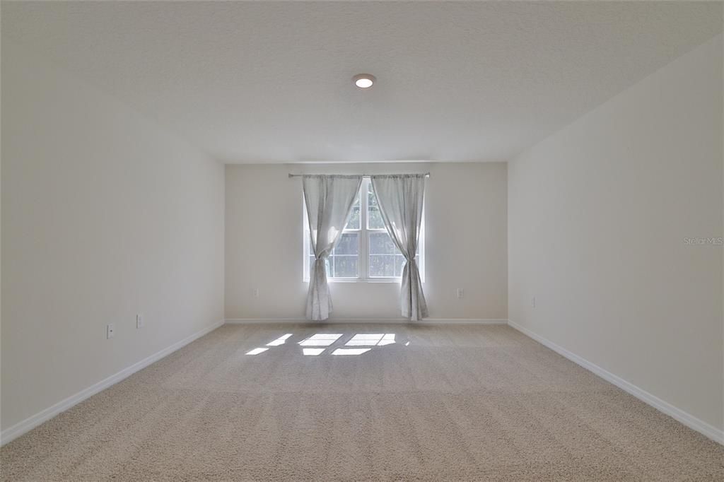 Active With Contract: $324,000 (3 beds, 2 baths, 1672 Square Feet)