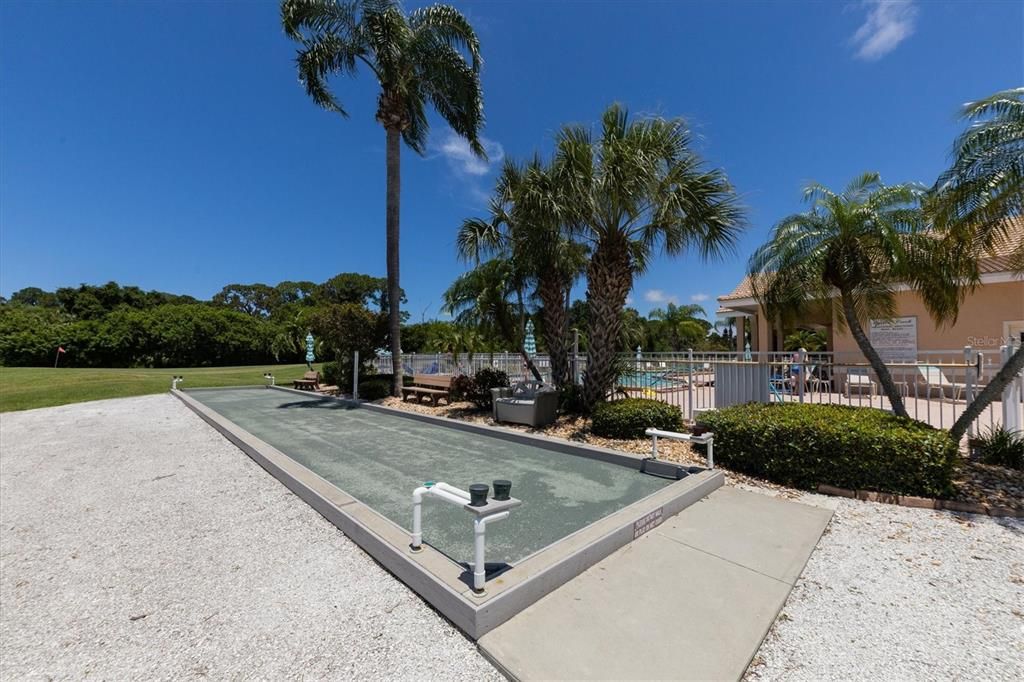 Activo con contrato: $348,000 (3 camas, 2 baños, 2000 Pies cuadrados)