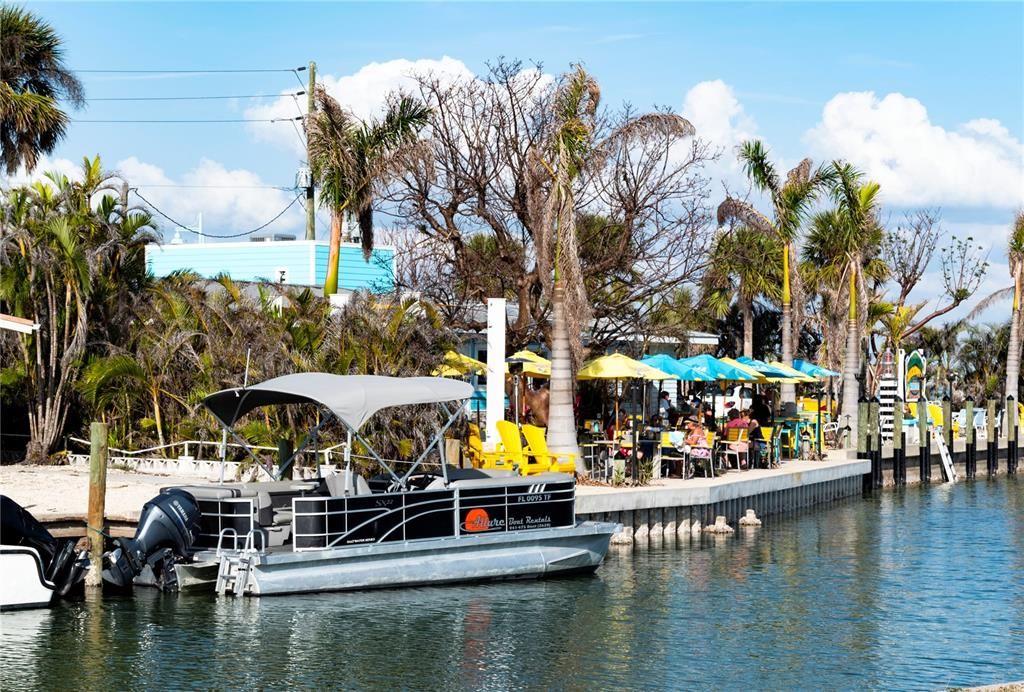 Activo con contrato: $348,000 (3 camas, 2 baños, 2000 Pies cuadrados)