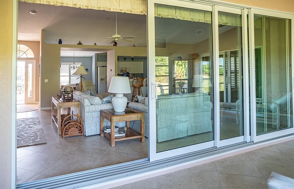 Activo con contrato: $348,000 (3 camas, 2 baños, 2000 Pies cuadrados)