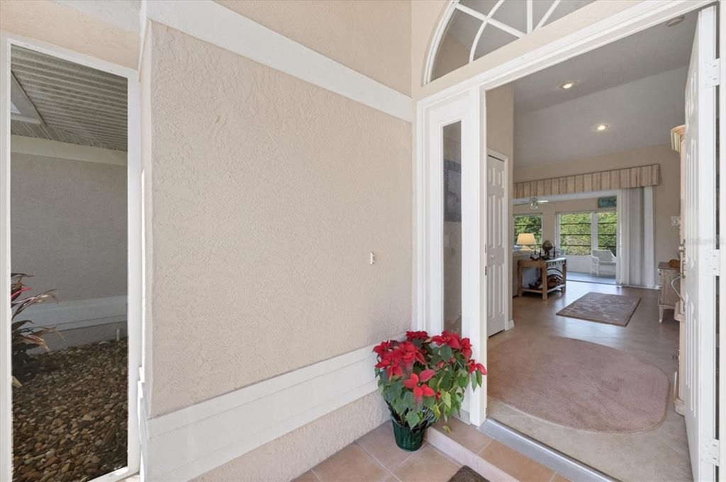 Activo con contrato: $348,000 (3 camas, 2 baños, 2000 Pies cuadrados)