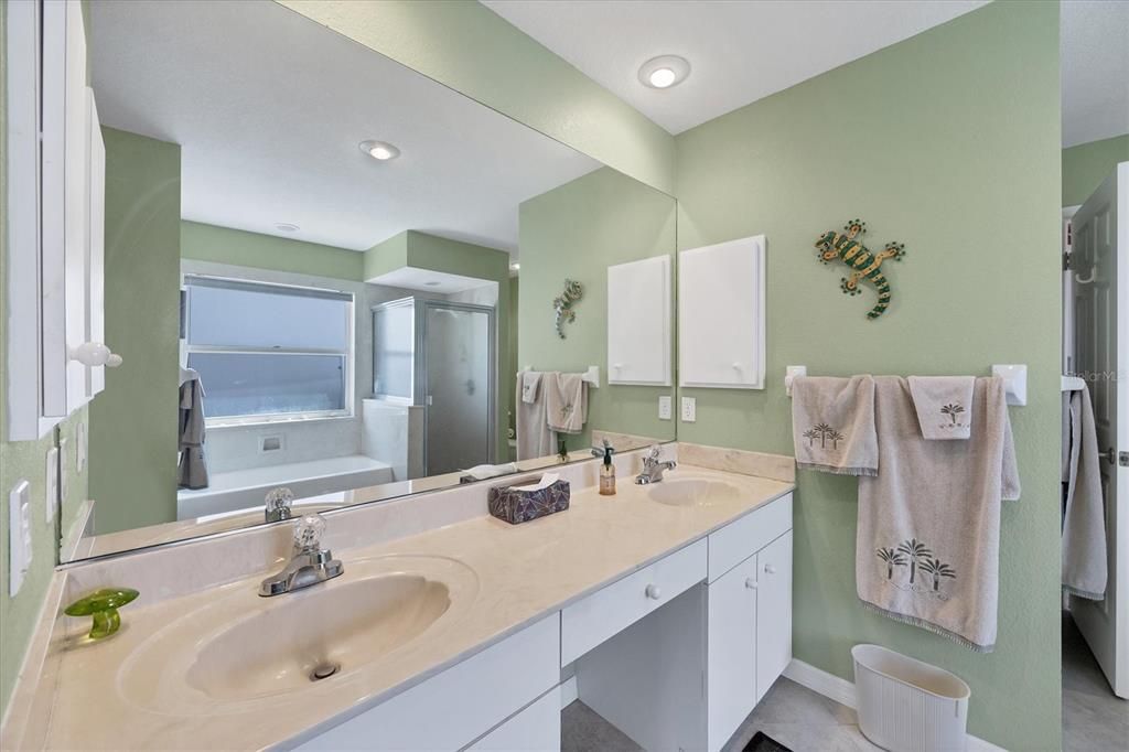 Activo con contrato: $348,000 (3 camas, 2 baños, 2000 Pies cuadrados)