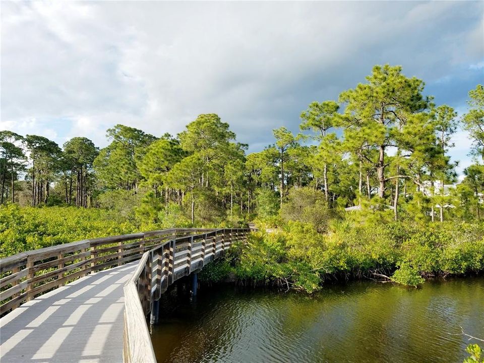 Activo con contrato: $348,000 (3 camas, 2 baños, 2000 Pies cuadrados)