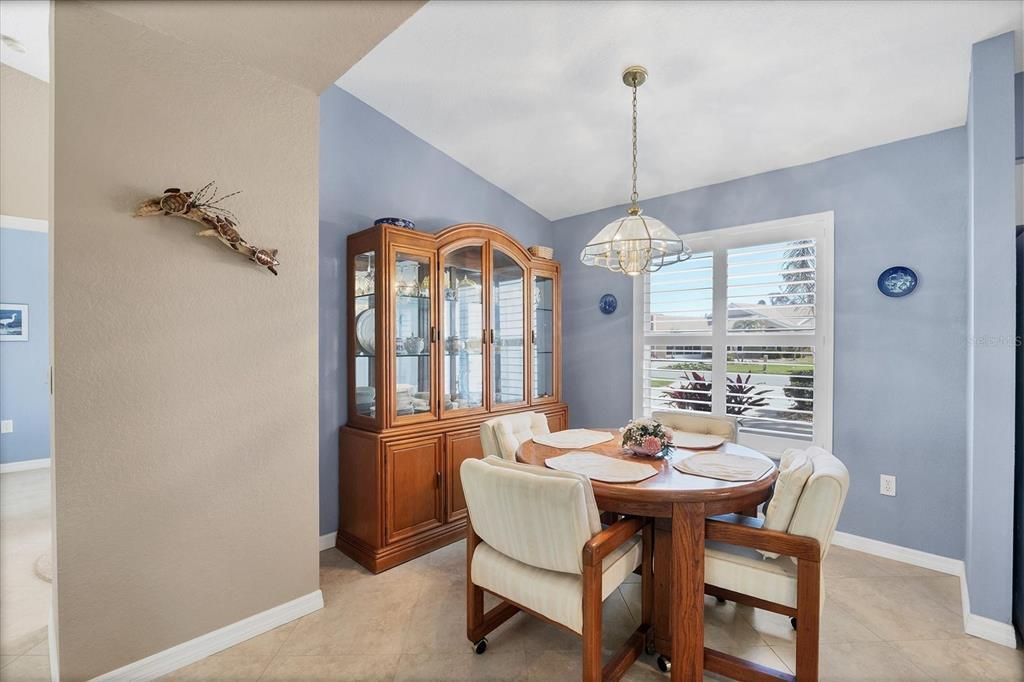 Activo con contrato: $348,000 (3 camas, 2 baños, 2000 Pies cuadrados)