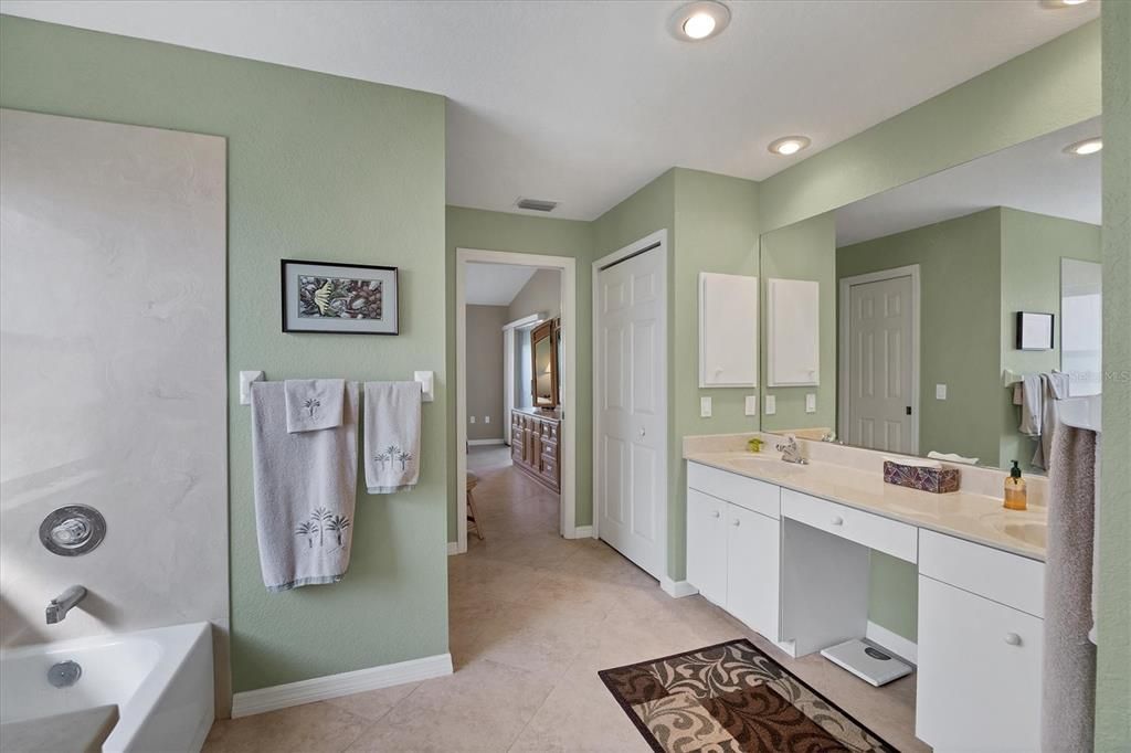 Activo con contrato: $348,000 (3 camas, 2 baños, 2000 Pies cuadrados)