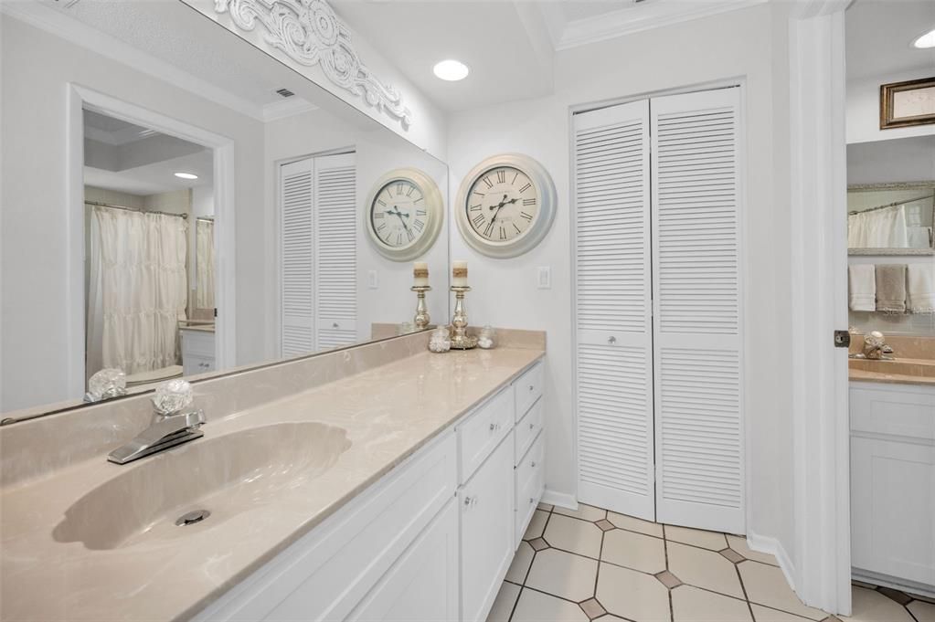 合同活跃: $449,000 (2 贝兹, 2 浴室, 1545 平方英尺)