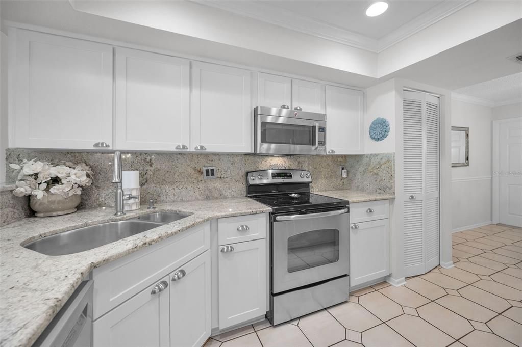 合同活跃: $449,000 (2 贝兹, 2 浴室, 1545 平方英尺)