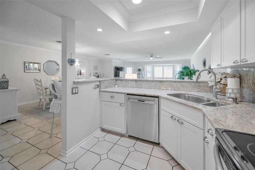 合同活跃: $449,000 (2 贝兹, 2 浴室, 1545 平方英尺)