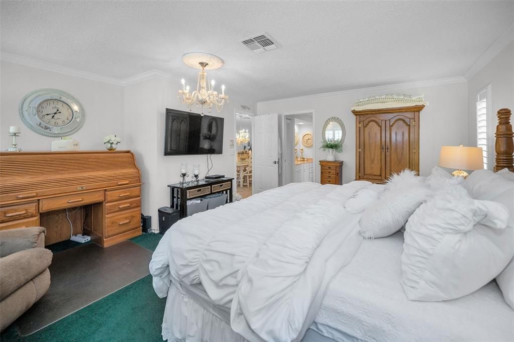 合同活跃: $449,000 (2 贝兹, 2 浴室, 1545 平方英尺)