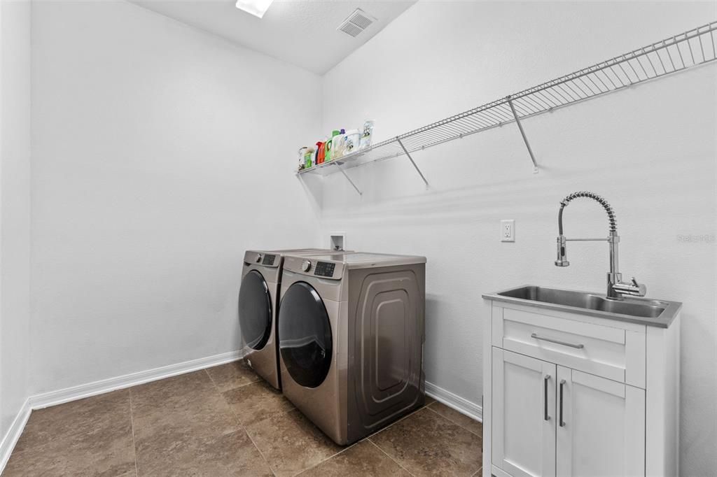 En Venta: $715,000 (5 camas, 3 baños, 3325 Pies cuadrados)