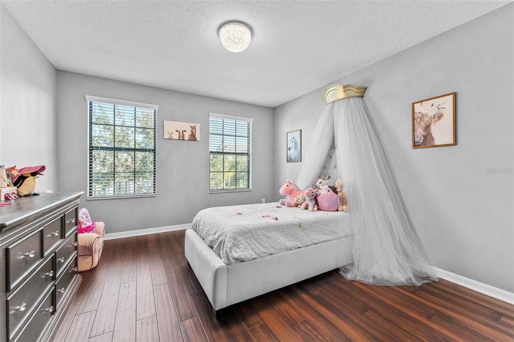 En Venta: $715,000 (5 camas, 3 baños, 3325 Pies cuadrados)