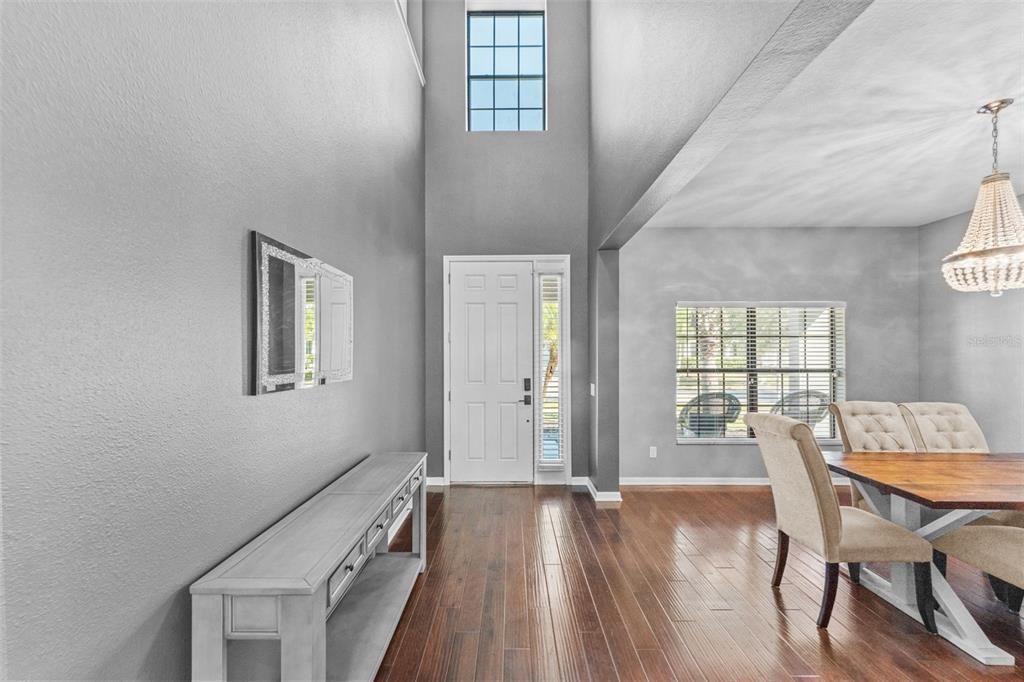 En Venta: $715,000 (5 camas, 3 baños, 3325 Pies cuadrados)