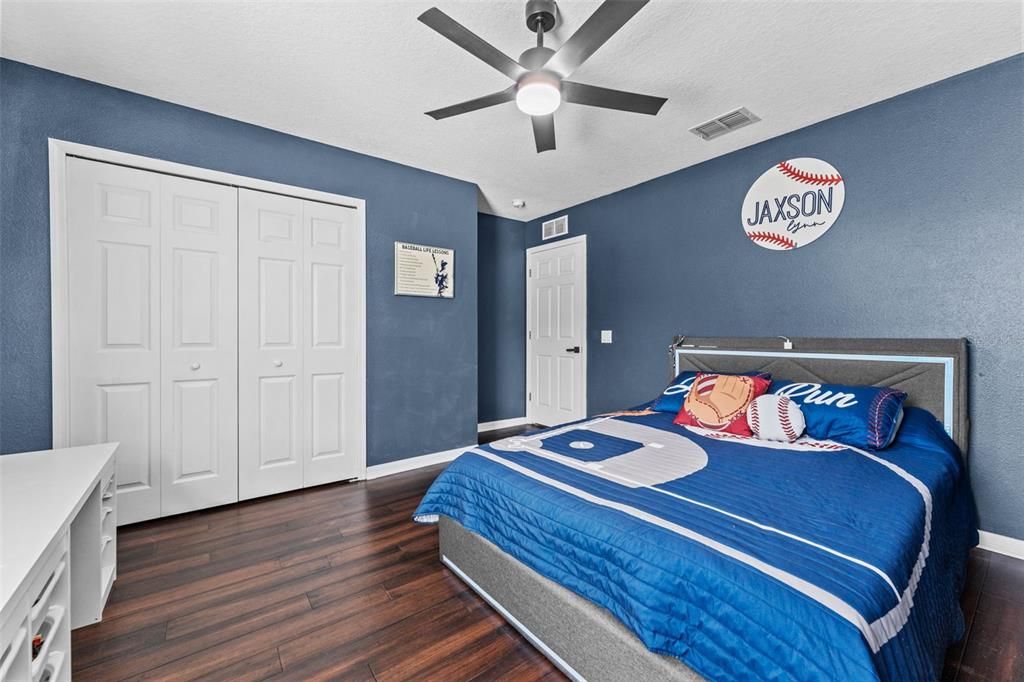 En Venta: $715,000 (5 camas, 3 baños, 3325 Pies cuadrados)