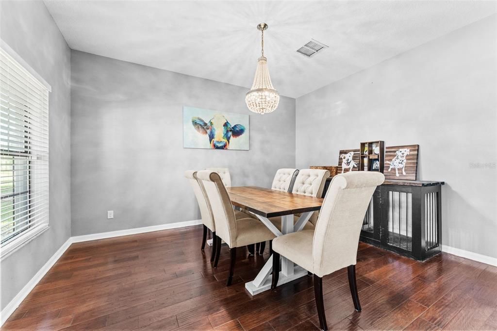 En Venta: $715,000 (5 camas, 3 baños, 3325 Pies cuadrados)