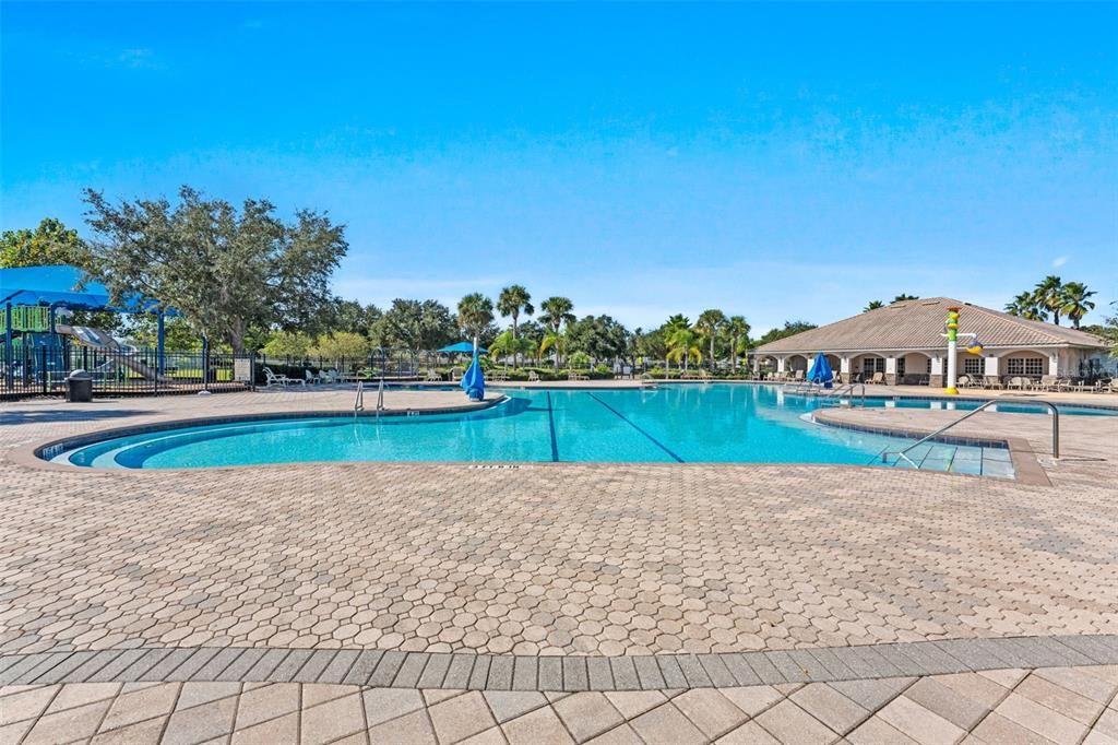 En Venta: $715,000 (5 camas, 3 baños, 3325 Pies cuadrados)