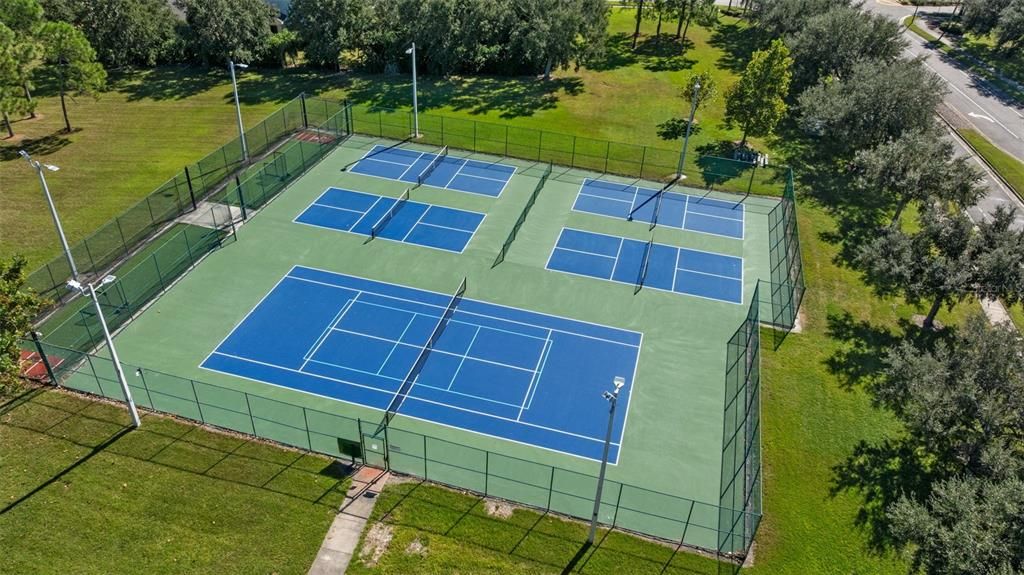 En Venta: $715,000 (5 camas, 3 baños, 3325 Pies cuadrados)