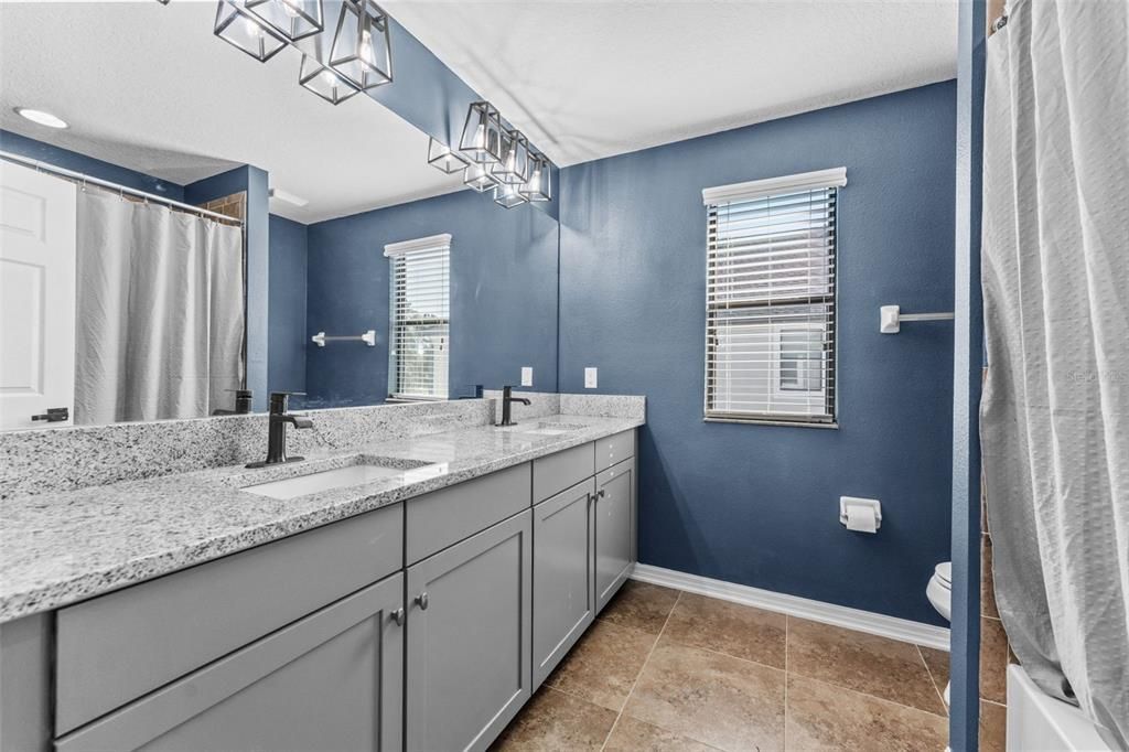 En Venta: $715,000 (5 camas, 3 baños, 3325 Pies cuadrados)