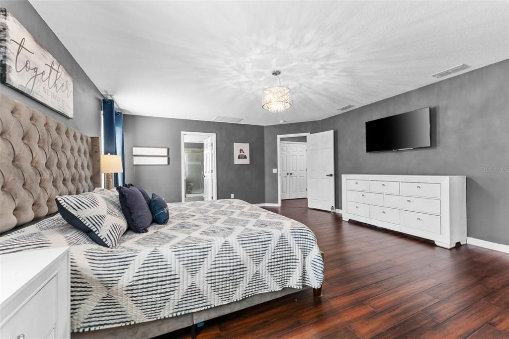 En Venta: $715,000 (5 camas, 3 baños, 3325 Pies cuadrados)