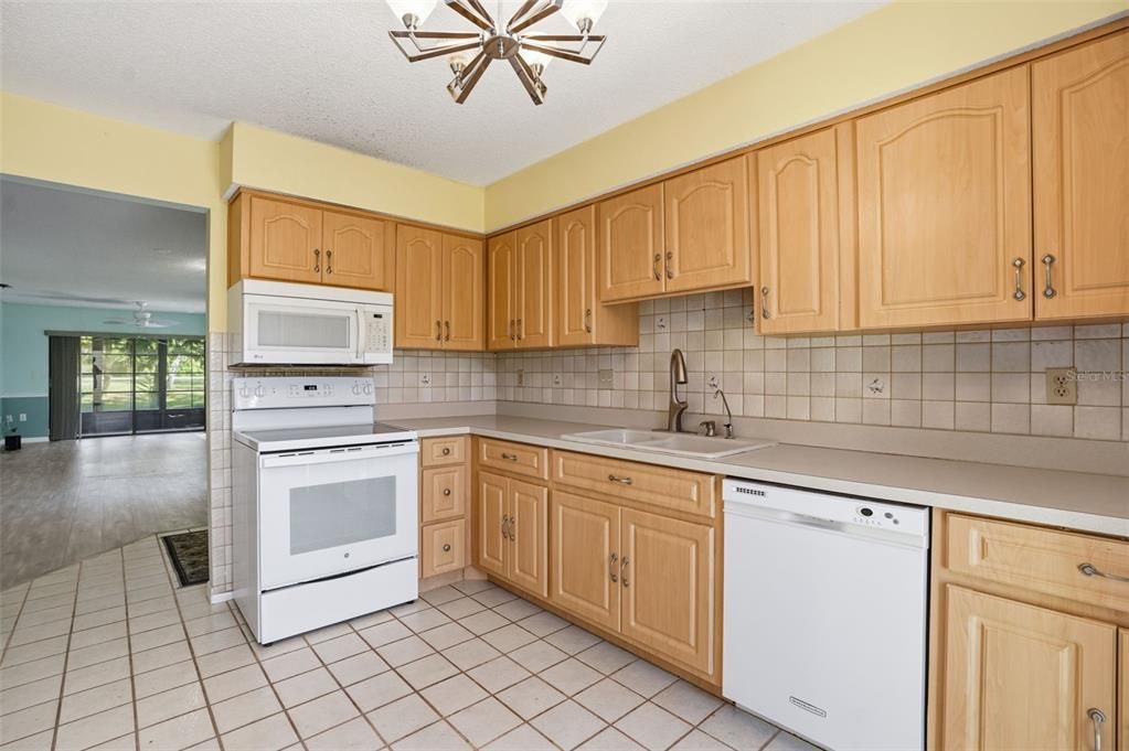 Под контрактом: $155,000 (2 спален, 2 ванн, 1144 Квадратных фут)