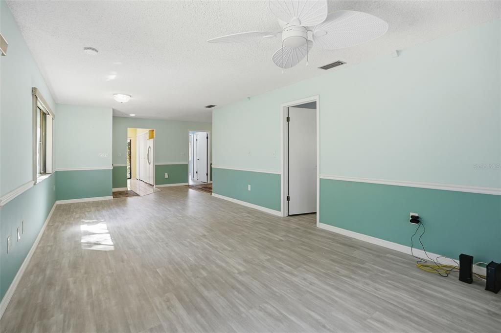 Под контрактом: $155,000 (2 спален, 2 ванн, 1144 Квадратных фут)