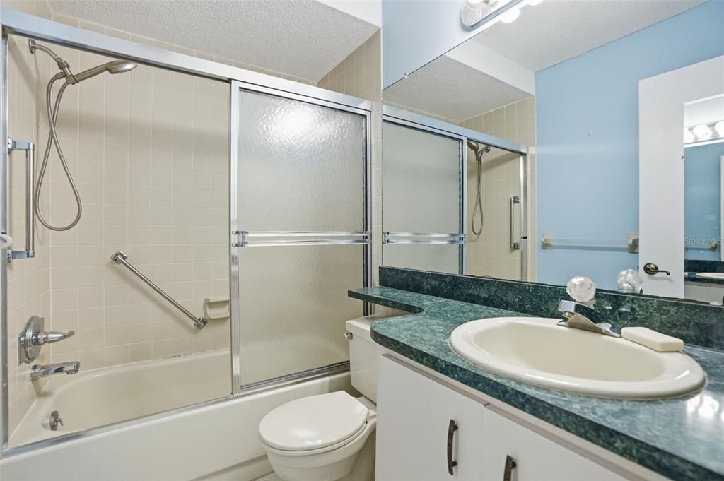 Под контрактом: $155,000 (2 спален, 2 ванн, 1144 Квадратных фут)